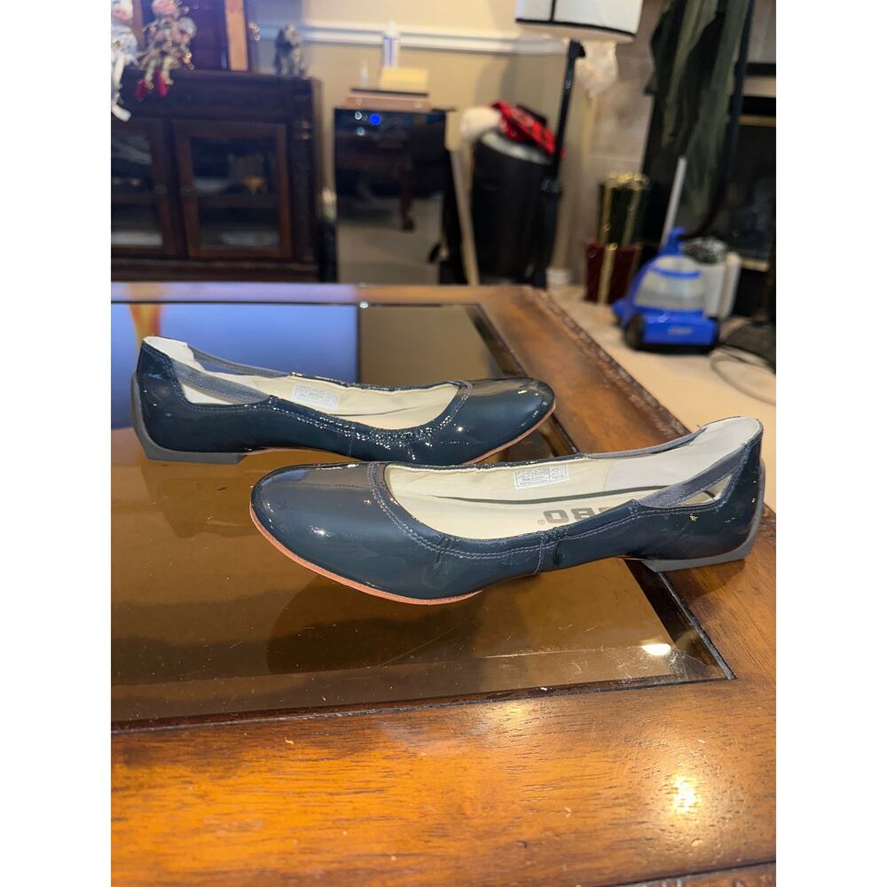 ⭐️ Women’s TSUBO Blue Patent Leather Ballet Flats. Size 7.5. Everyday. Casual - Picture 2 of 5